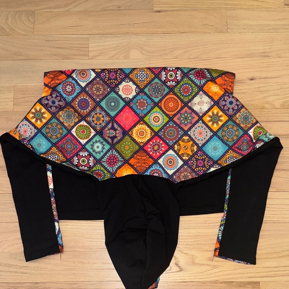 Colorful Patterned Black Top and Pants Set - Picture 9 of 13